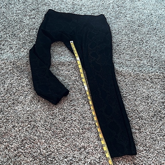 I.N.C. International Concepts Snake Print Pull On Black Skinny Pants Stretchy 6 - Picture 4 of 9